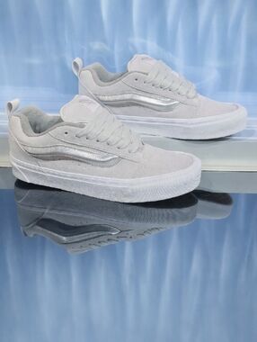 Vans Knu Skool Metallic Silver Men’s 7.0 Women’s 8.5 New With Box